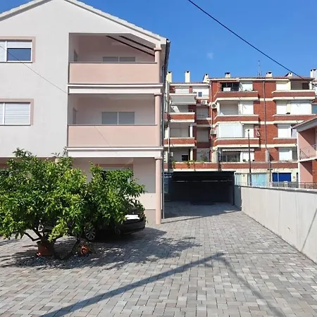 Sky Cube Apartment *
