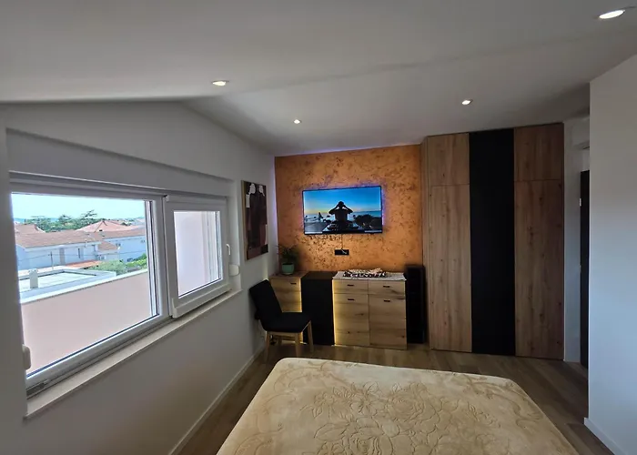 Sky Cube דירה זאדאר